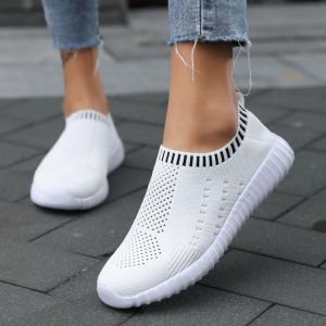 Socks shoes woman light flats plus size 2021 new hot sell slip-on round toe comfortable breathable casual sneakers women shoes