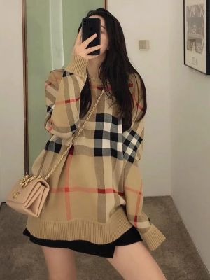 new autumn/winter 2021 thickened sweater is paired with a classic plaid striped  Round collar Pullovers for women