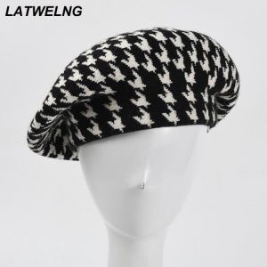 2021 New Houndstooth Beret For Women Retro Knitted Berets Fashion Plaid Flat Caps Ladies Winter Warm Hat Mushroom Hats Wholesale