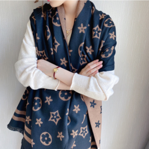 2021 winter new European and American street cashmere scarf women warm classic black and gray letters leopard print shawl