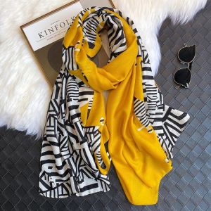 2021 new design brand spring women scarf fashion plaid print cotton hijabs scarves for ladies shawls and wraps pashmina stoles