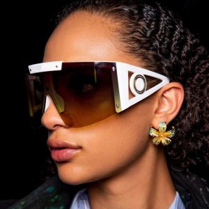 2021 new male ladies fashion in Europe and America big sunglasses UV400 protection against wind sand box connected sunglasses