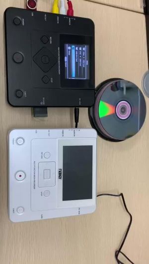High Quality Multi Function portable AV IN video recorder/ VHS player to DVD burner with 2.8 inch lcd display screen
