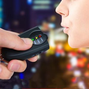 1PCs Mini Key Chain Alcohol Meter Analyzer Portable Keychain Red Light LED Flashlight Alcohol Breath Tester Breathalyzer