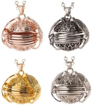 4 Pcs Women Girls Expanding Photo Lockets Photo Box Foldable Multi Layer Necklaces Pendants Memory Keychains Key Chain Ring Keyrin