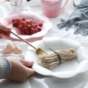 Art Classic 22.5cm/8.86 Inches Petal Shape Plate Ceramic Frosted Flower Plate Snack Cake Large Dish Fashion Tableware Container