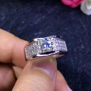Moissanite Men's rings, now the most popular gemstone, have high hardness, comparable to diamonds. 925 Silver