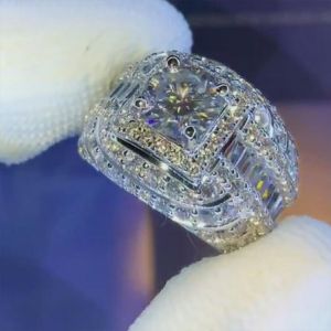 Huitan Full Cubic Zirconia Bling Wedding Rings for Men AAA White CZ Luxury Male Party Finger Rings Love Gift Statement Jewelry