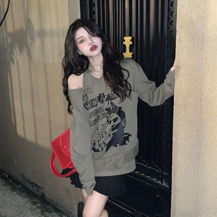 all in one place בגדי נשים American retro street hip-hop print off-the-shoulder halterneck T-shirts womens autumn 2021 new design sense niche y2k aesthetic