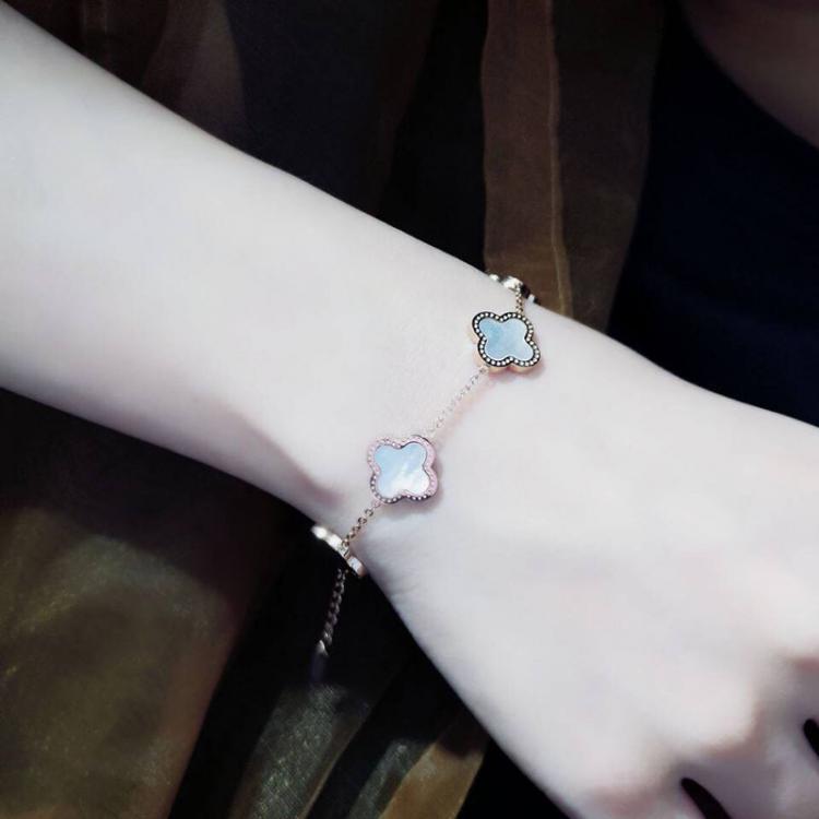 all in one place אביזרי נשים Titanium Steel Floral Charm Bracelet for Women Trendy Natural Shell Lucky Four Leaves Clovers Bracelets Lovely Luxury Jewelry