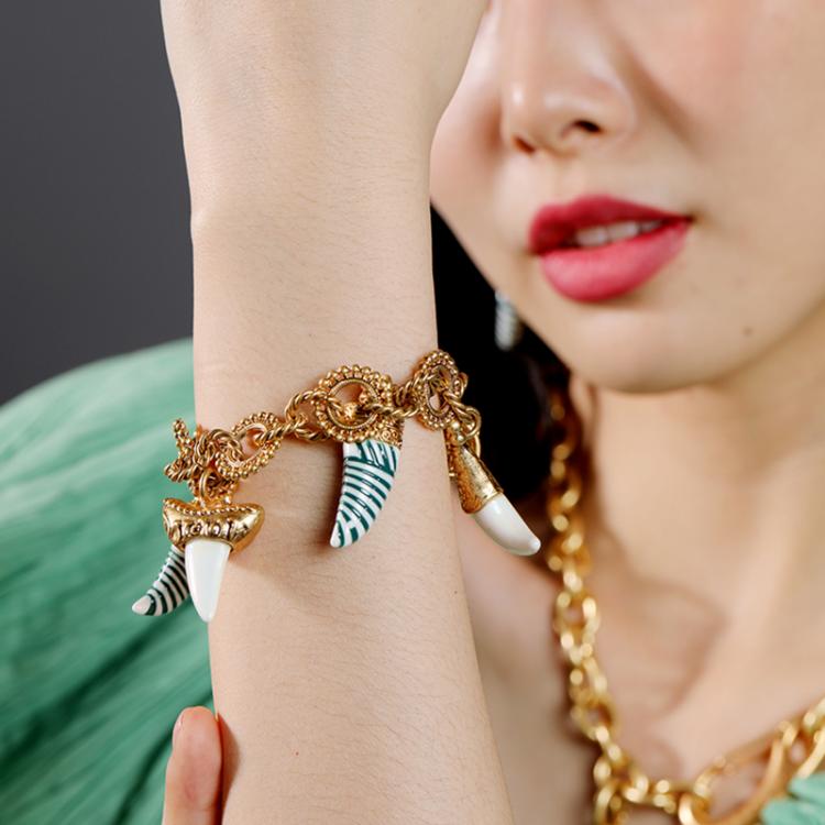all in one place אביזרי נשים WealthyBoo Bohemia Faux Ivory Charms Toggle Bracelet Bangle Exquisite Big Circle Chain Bracelet Bangle Pendant Dangles Wristlet
