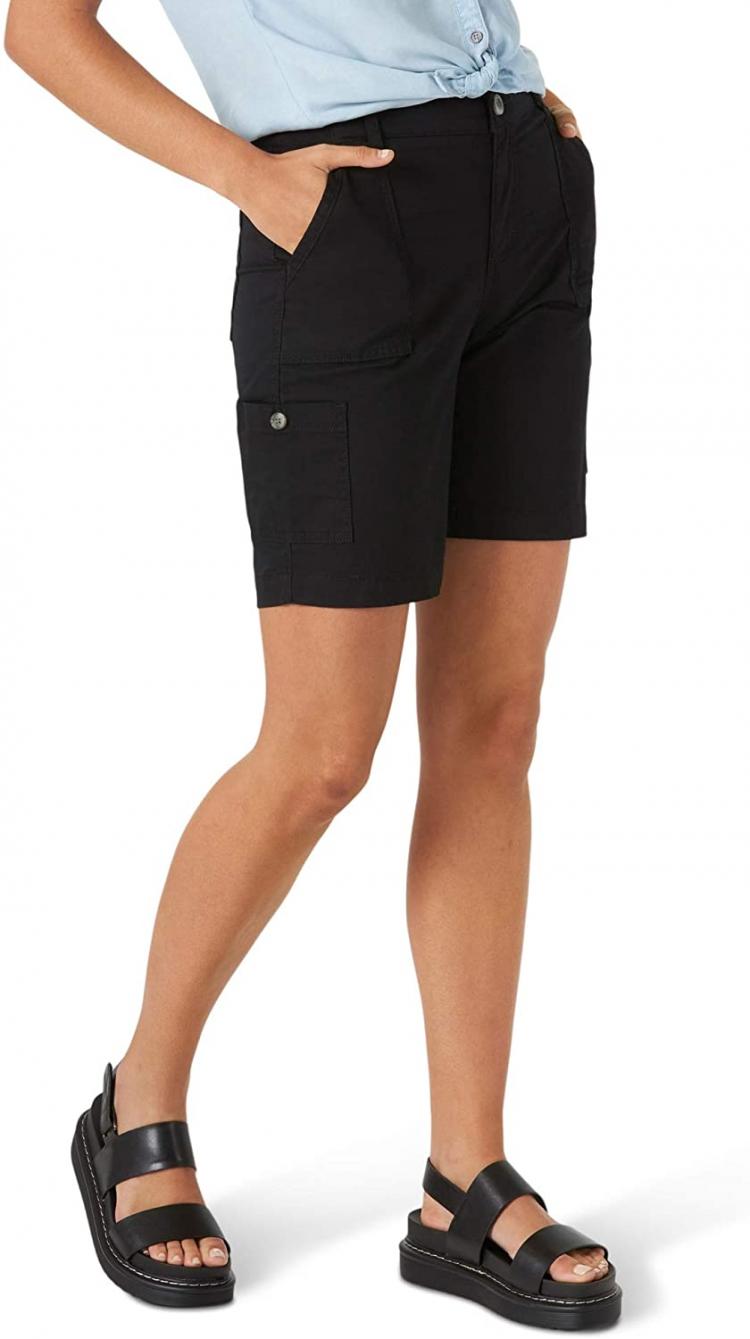 all in one place בגדי נשים Lee Women's Flex-to-go 9" Cargo Bermuda Short