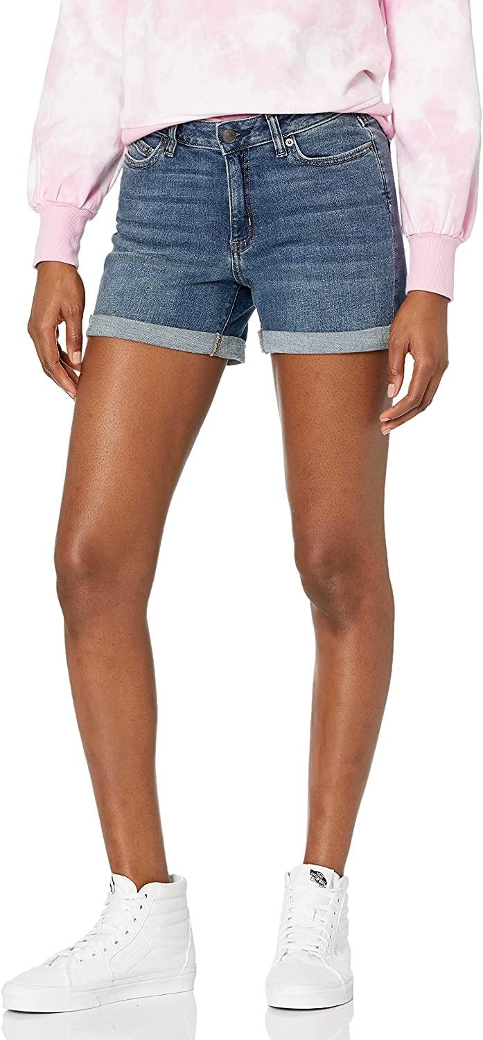 all in one place בגדי נשים Amazon Essentials Women's 4" Denim Mid-Rise Short