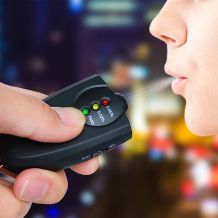 all in one place גאדג'טים 2020 New Car Alcohol Tester Meter Analyzer Portable Key Chain Digital Alcohol Breath Tester Breathalyzer Auto Driving Test Tool