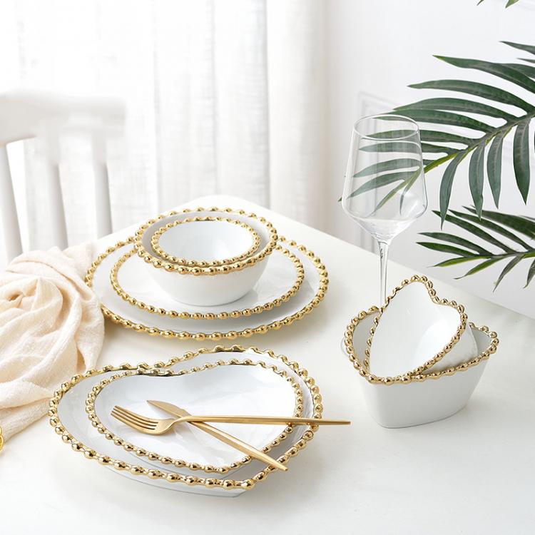 all in one place כלי מטבח ובישול Luxury Ceramic Dinnerware Round Heart Shaped Desert Plate Dinner Plates White Bowls with Gold Rim Family Household Tableware