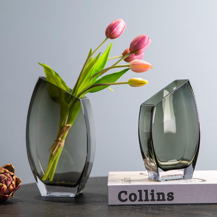all in one place עיצוב פנים Creative geometric oblique mouth square transparent glass vase Nordic light luxury soft decoration flower arrangement