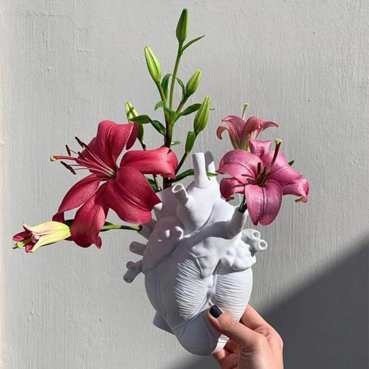 all in one place עיצוב פנים Resin Anatomical Heart Shape Vase Art Style Sketch Sculpture Human Heart Shape Flower Pot Body Art Sculpture Home Desktop Decor
