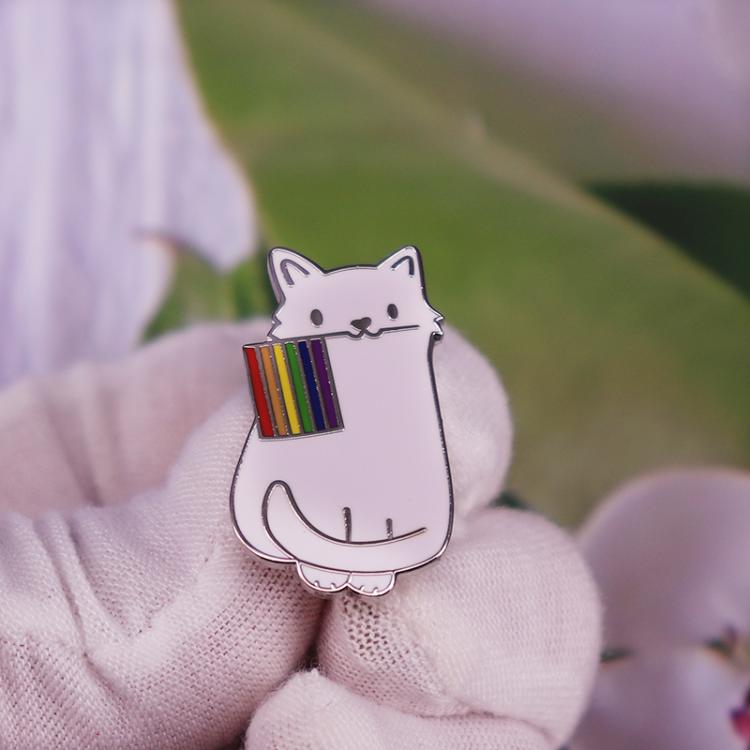 all in one place תכשיטי אופנה Kitty Cat with the LGBT Pride flag Enamel Pin Rainbow Gay Brooch jewelry Novel lapel flair addition