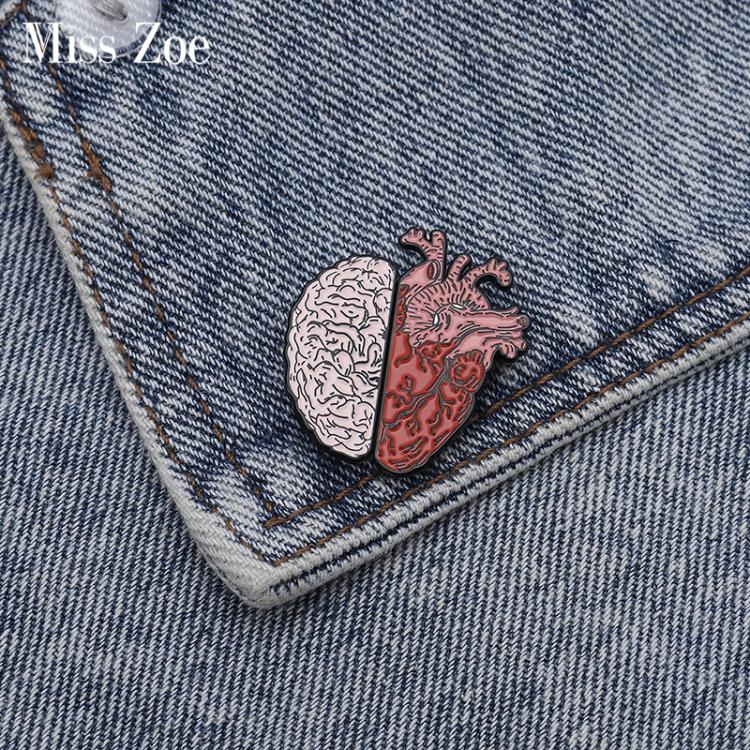 all in one place תכשיטי גברים Half Organ Heart Brain Enamel Pin Rational Sensual Brooches Bag Clothes Lapel Pin Badge Love Medical Jewelry Gift for Doctor