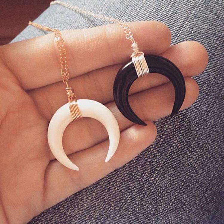 all in one place תכשיטי גברים Fashion Simple Black White Crescent Moon Pendant Necklace Elegant Women's Wedding Party Jewelry Charming Lady's Clavicle