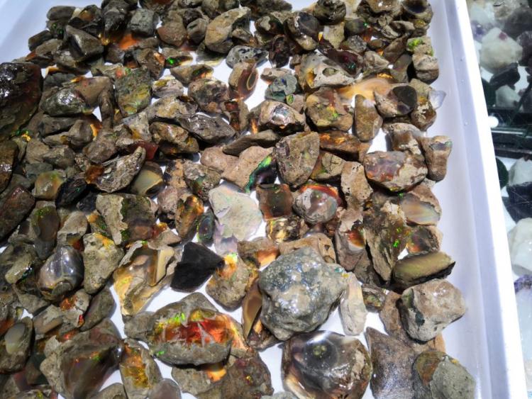 all in one place עיצוב פנים 60-100cts Natural Raw Ethiopian Opal  Stone specimen -1pc
